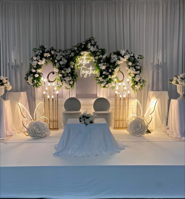 Neon İşaretli Dekorasyon